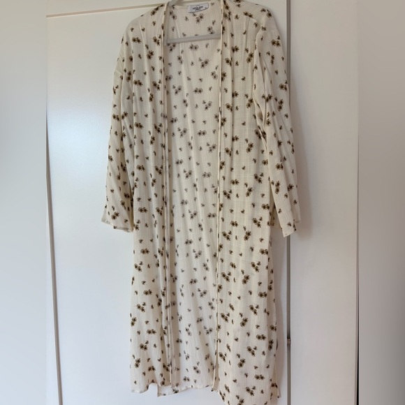 Carly Jean Los Angeles Tops - Floral Print Cream kimono